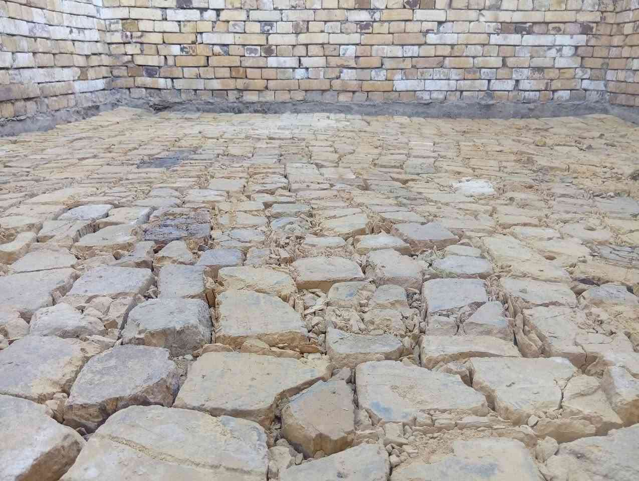 اللهم صل على محمد وآل محمد
سلام عليكم اخوان شغلي  درجه اولا وبسعار مناسبه 
يتضمن شغلي 
1حفر وتربيع ودك بلقفاز
2ادخال سبيس وفرشه وحدله بلقفاز
3تشربت صطح تشربت كاشي وسيراميك 
4قلع سراميك
5اخراج انقاذ من البيت 
6تصعيد تراب السطح  
احفض رقمي يمك بي
 وقت بس خابرني أو تراسلني وبخدمتك 
***********
‬‏ان هذا الرزقنا ماله من نفاذ
