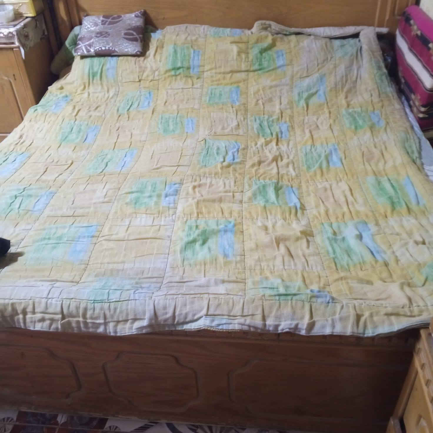 غرفه كويتيه البيع سعر ٦٠٠ وبيه مجال الستفسار على رقم ***********
