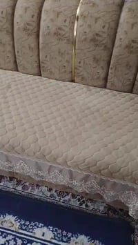 ديوان جديد • ١١ مقعد