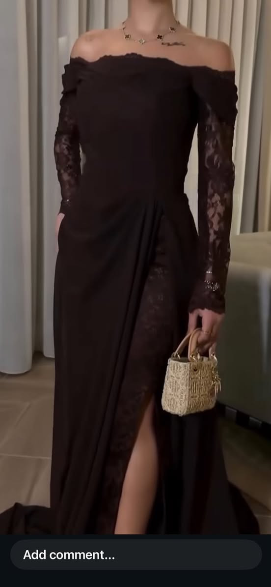 السلام عليكم فستان للبيع ❤️لون  بني يلبس   قياس 40/42
حبايب هذا الفستان يجنن باللبس للامانه 
مره وحده ملبوس ولمدة ساعة فقطط السعر خاص ، لتريده تكتب


**إذا كنت صاحب هذا الإعلان وتريد حذفه لأي سبب، رجاءا أرسل رسالة إلى الدعم الفني**