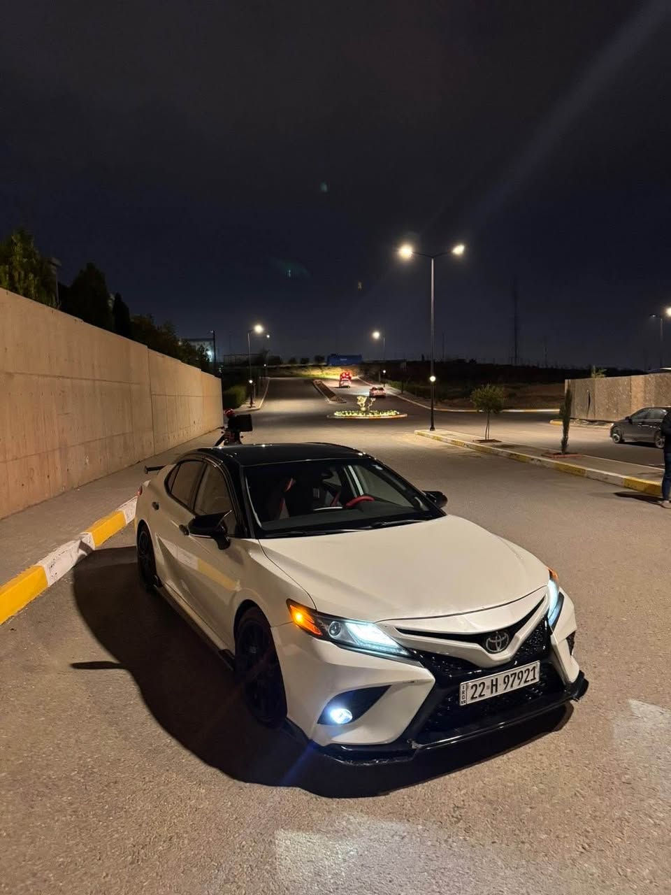 Toyota camry trd 2023                           سةيارةكة بي سبوغ دةعامي لو دةعامي بةشةرت بةس ٣ جيي گچكةي ساردةكوتة بي ناوگرتن بي ارباگ (٢٨هةزار كم ) روية سةيارةكة لةسة دةقي شةريكةي ماية گير و مةچينةو تةبريد و بةناوكردن غةرامة هةموو شتي بةشةرت شوين هةولير *********** أربيل, العراق
