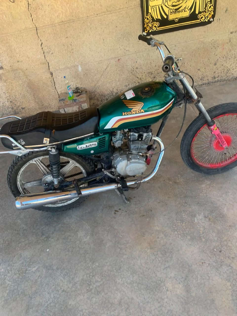 *🏍️ للبيع دراجة محرك إرشاء ايراني 
- دراجة ايراني  4 كير
- المحرك: ارشاء مفتوحه مابيها صوت ناعمه 
- *مكفولة*: ما بيها نضوح ولا تنغيص ولا تبخير
- المحرك نظيف والسحب قوي
- اقتصادية بالبانزين وتتحمل شغل
- كهربائيات ضفيرة كاملة بس تشد 
- دراجة خير من الله وتستاهل
*السعر*: انطي سعرك *وبيها مجال بسيط للشراي*
*المكان*: بغداد ابو غريب 
*للاستفسار*: خاص او اتصال [***********]
‭***********
الشراي  يجي يشوف ويفحص بكيفه. لا تبخصوني الله يرزق الجميع
