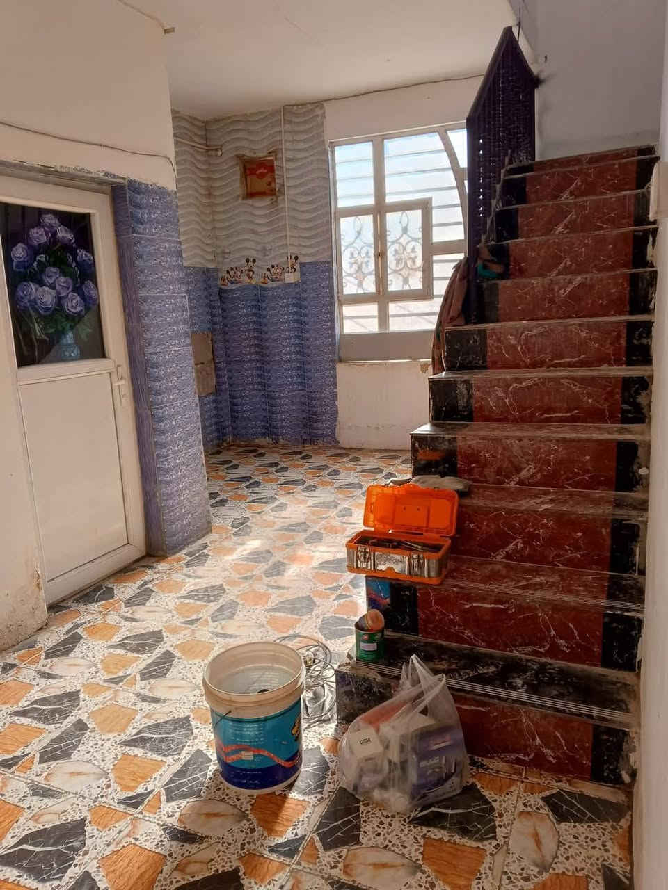 شقه للايجار 100 حي الوفاء شارع عشرين  غرفتين وصاله ومطبخ مفتوح سطح مرتب خط مولد *********** النجف, العراق
