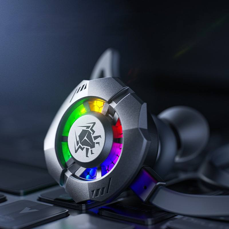 سماعة ألعاب Plextone M762 Ultra داخل الأذن. 
نوع الاتصال: سلكي عبر منفذ USB Type-C.
الصوت: محيطي افتراضي 7.1 لقدرة عالية على تحديد الاتجاهات.
الشحن: تدعم الشحن السريع PD بقدرة 40 واط للهاتف أثناء اللعب.
المميزات: إضاءة RGB، ميكروفونات مزدوجة، وتقنية إلغاء الضوضاء الذكية AI.


**إذا كنت صاحب هذا الإعلان وتريد حذفه لأي سبب، رجاءا أرسل رسالة إلى الدعم الفني**