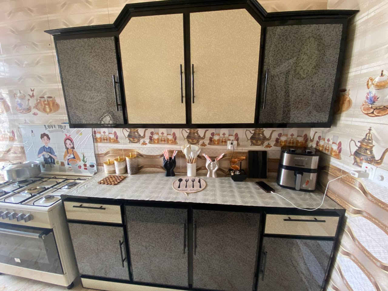 السلام عليكم كاونتر الالمنيوم نضيف السعر 400 المكان بعقوبه الرحمه قرب جامع الاقصى الرقم ***********
