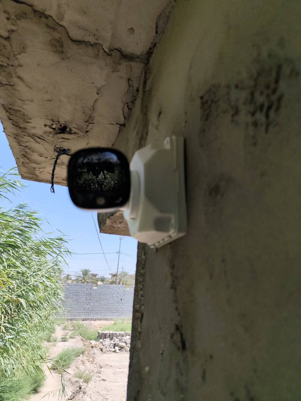 "بيتك في أمان.. بين يديك!" 🏠�
"هل تساءلت يوماً كيف تجعل منزلك أكثر ذكاءً وأماناً؟
في Hawk eye technology، نحن لا نبيع مجرد كاميرات، نحن نمنحك 'راحة البال'.
​بصفتنا متخصصين في هندسة أنظمة المراقبة والسمارت هوم، نوفر لكم حلولاً متكاملة تشمل:
✅ تنصيب كاميرات المراقبة بدقة عالية (داخلية وخارجية).
✅ أنظمة المنزل الذكي (Smart Home) للتحكم بالإضاءة والأجهزة عن بُعد.
✅ صيانة احترافية للشبكات وكافة الأنظمة الأمنية.
✅ حلول تقنية مبتكرة تناسب احتياجات منزلك أو محلك التجاري.
​نحن في كربلاء، ومستعدون دائماً لتقديم الاستشارة الهندسية الصحيحة لحماية عائلتك وممتلكاتك.
​💡 هل تحتاج لاستشارة؟
تواصل معنا عبر رسائل الصفحة، أو اتصل بنا مباشرة على الرقم: 009647735010881
#Hawk_Eye_Technology #كاميرات_مراقبة #كربلاء #سمارت_هوم #أمان #هندسة


**إذا كنت صاحب هذا الإعلان وتريد حذفه لأي سبب، رجاءا أرسل رسالة إلى الدعم الفني**