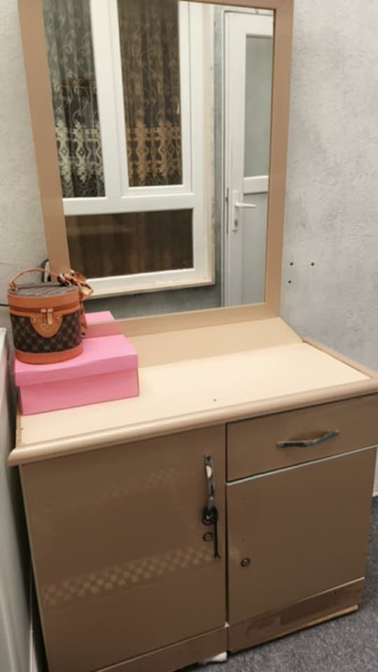 بانكه ب 35 الف وبيها مجال ثلاث سرعات 
فرن جوسنك ب 35 وبيه مجال 
كونفيره رصاصي ب 40 وبيها مجال 
مبرده ب 35 الف 
صوبه5 الف 
ثلاجه  ب 45 الف وبيها مجال 
سرير بناتي حجم كبير 85 وبيه مجال 
غساله توماتيك 9 كيلو ب 180 وبيها مجال 
ميز مرايا تركي 30 الف
عنوان موصل قادسيه الثانيه سايدين النعيمي 
التواصل على الخاص


**إذا كنت صاحب هذا الإعلان وتريد حذفه لأي سبب، رجاءا أرسل رسالة إلى الدعم الفني**