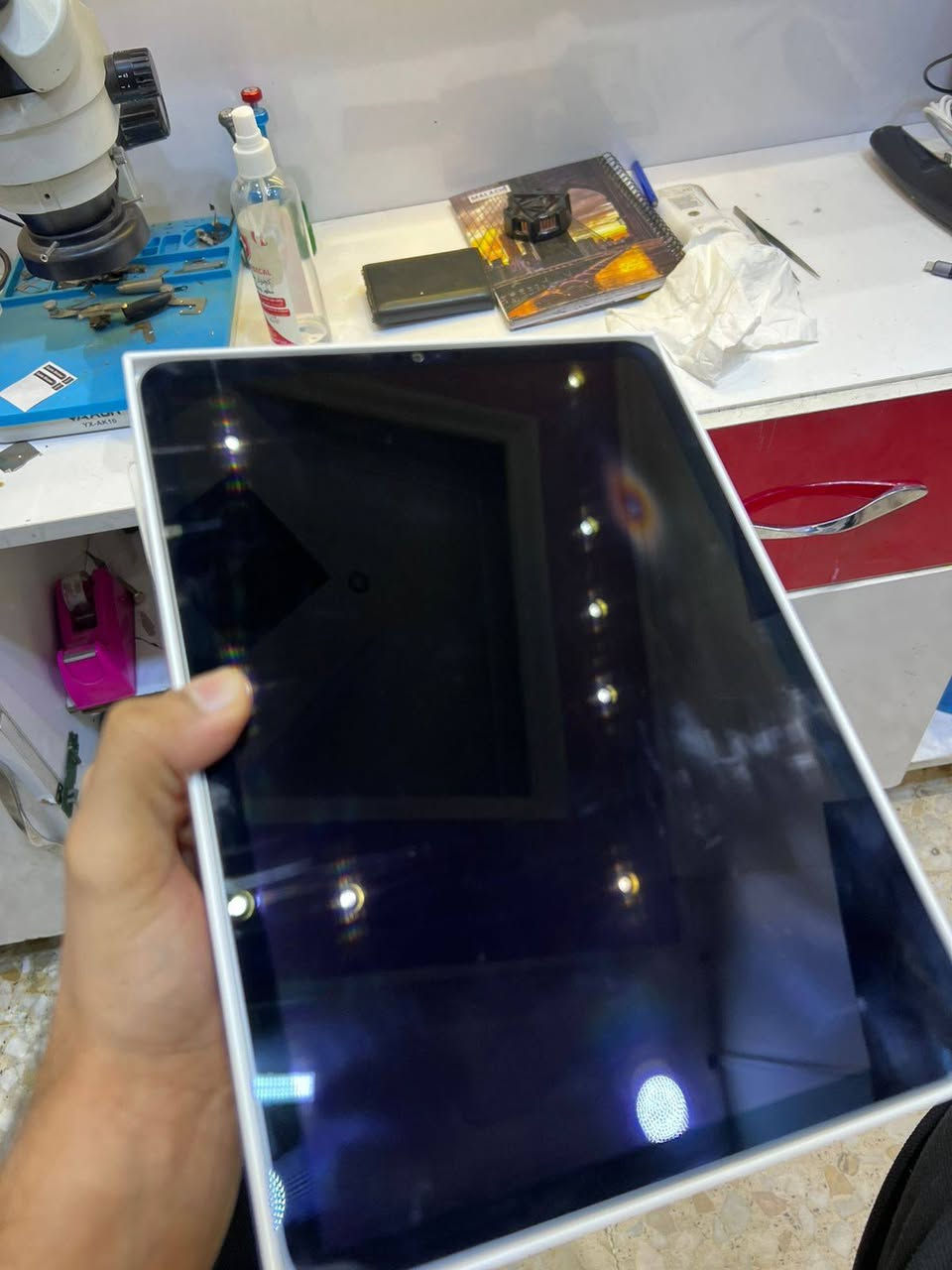 مكفول الجهاز/💻 فرصة لا تتوفر دائماً: جهاز بمواصفات الأداء المذهل (M1)
إذا كنت تبحث عن التوازن المثالي بين القوة، النظافة، والضمان، فهذا العرض مخصص لك. الجهاز بحالة ممتازة جداً ويمنحك تجربة استخدام وكأنه جديد تماماً.
🔍 المواصفات الأساسية:
المعالج: شريحة M1 الثورية (أداء فائق وسرعة استجابة مذهلة).
ذاكرة التخزين: 128 جيجابايت (سعة مثالية للاستخدام اليومي والمهني).
الحالة: نظيف جداً (بحالة الوكالة)، خالي من أي عيوب تقنية أو خدوش واضحة.
الضمان: الجهاز مكفول، مما يضمن لك حقك وراحة بالك بعد الشراء.
✨ لماذا تختار هذا الجهاز؟
الموثوقية: وجود الكفالة يجعلك تشتري وأنت مطمئن.
الأداء: معالج M1 لا يزال يتربع على عرش الكفاءة في استهلاك البطارية وقوة المعالجة.
الجودة: الجهاز "لقطة" لمن يبحث عن جودة الجديد بسعر المستعمل المميز.
📍 المكان: البصرة
💰 السعر: 590 (قابل للتفاوض البسيط للجادين)
📞 للتواصل والاستفسار:


**إذا كنت صاحب هذا الإعلان وتريد حذفه لأي سبب، رجاءا أرسل رسالة إلى الدعم الفني**