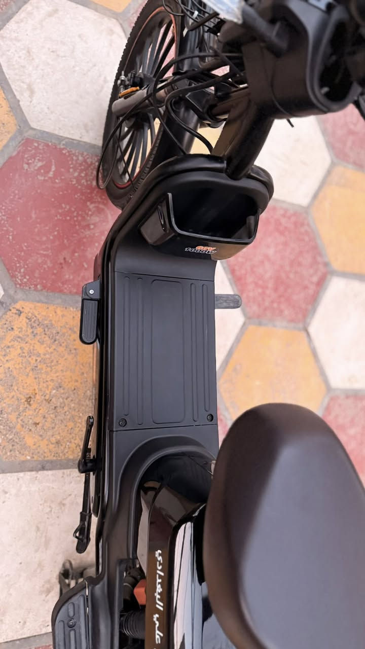 سلام عليكم 
دراجه شحن للبيع او مراوس بماكس 
دراجه جديده كلش استخدام اسبوعين فقط
مابيها اي نقص لدات 2 وبلوجكتر دراجه بعدها ع وضع الشركه للستفسار ***********
