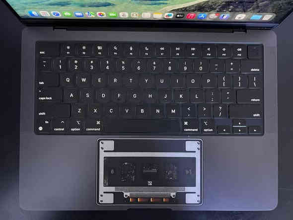 MacBook Pro 2023 
M3 PRO 14”

Ram 18 | SSD 500
Battery 100 | cycle 35 

Price: 2.190.000 

ملاحظة : الماك عليه تغليف فريد من نوعه لحماية الماك

***********
