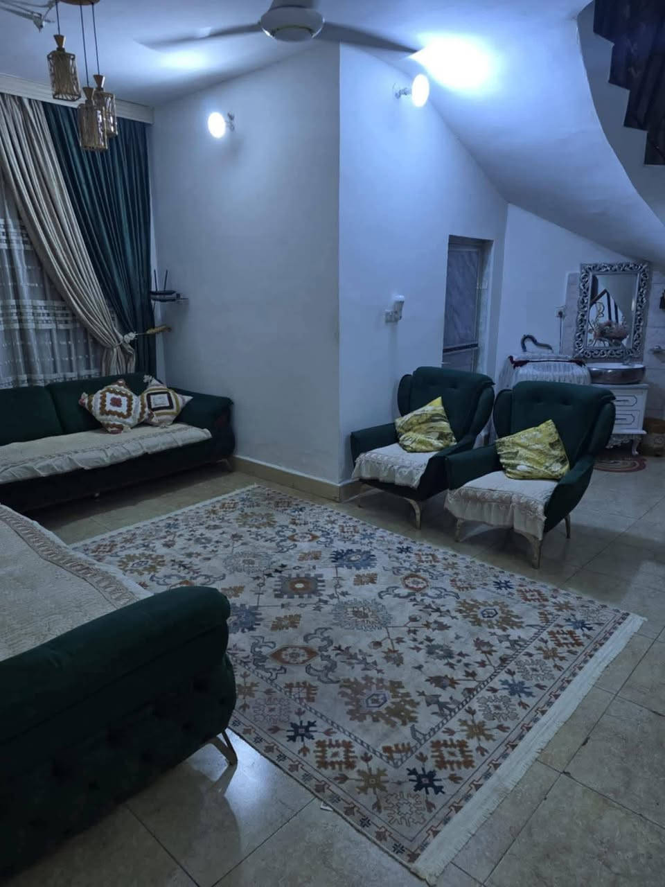 دار سكن طابو صرف في حي ( الأمير الأول )
خلف مدرسة ( سكينة بنت الحسن ) 
مساحة ٢٥٠ م - كل البيت طابوق 
 الطابقين صب كونكريت مسلح
( طابقين ) - ( ٣ غرف نوم )
(الطابق الأول  / غرفة نوم واحدة + مطبخ واستقبال وكليدور وصاله كبيره وصحيات  )
( طابق الثاني / ٢ غرف نوم + صحيات + ٢ مخازن 
+ صالة كبيرة )
( السطح أيزوكام ) - ( بناء درجة أولى )
( شارع بعرض ١٠ م ) - ماء - كهرباء - تبليط - مجاري
وتساب ***********
