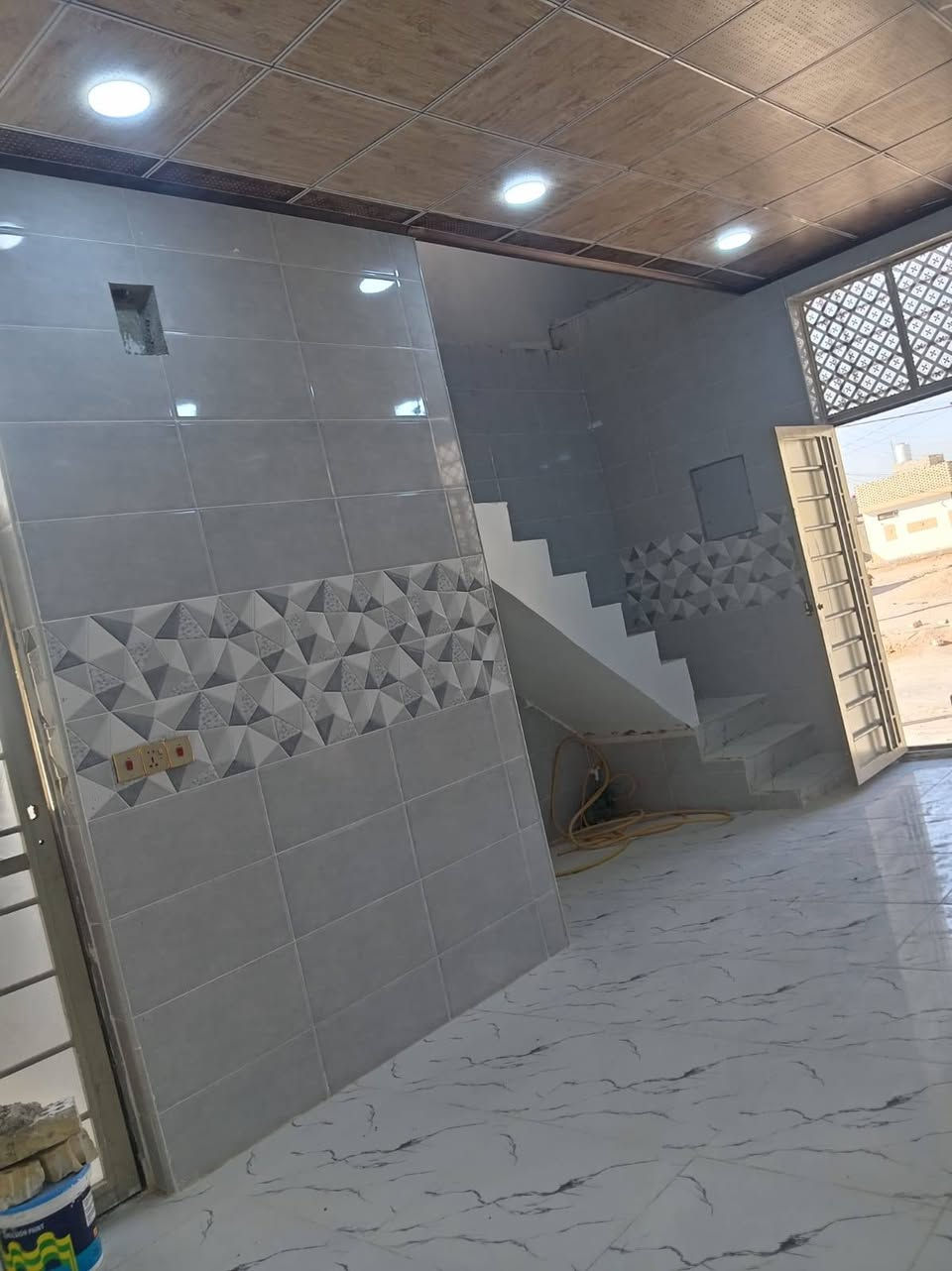 🫲🏻السلام عليكم 

🏠بيت للبيع في النجف لاشرف حي النداء شارع 15 قريب شارع المكاتب 

📐المساحه 50 متر وجه 5 نزال 10📐

🏠البيت جديد غير مسكون شغل جناي درجه اولى 

البناء اساس صب سكف صب بناء🧱 طابوق نهروان 🧱

يحتوي ع مطبخ صاله 🛏غرفه نوم🛏 توليت حمام مكشوفه صطح المطبخ والصاله كله سرميك ارضيه بورسلين 

سعره مناسب ٤٦ وبي مجال 
لاستفسار اتصل او مرسله خاص
 
*********** وتساب 

*********** وتساب
