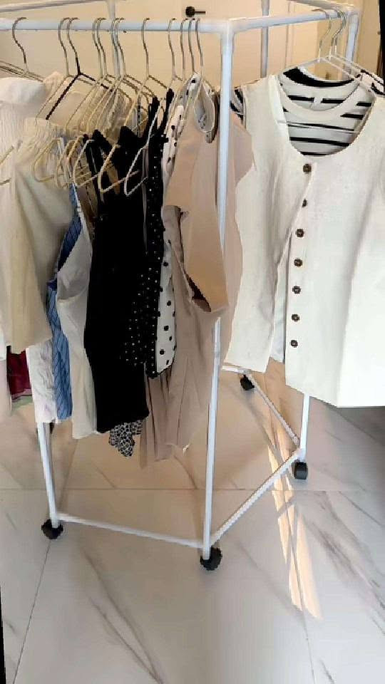 تعبت من فوضى الملابس وضيق المكان؟ 👕👗

ستاند ملابس دوّار 360° ينهي المشكلة من جذورها

سعة كبيرة رغم حجمه العملي ويوفّر المساحة

يتحرّك بسهولة بفضل العجلات السفلية

ثابت وقوي يتحمّل وزن عالي لملابس الشتاء

مناسب للبيت والمحلات وغرف الملابس

تنظيم أنيق ✨ وحل ذكي لكل بيت بغداد, العراق


**إذا كنت صاحب هذا الإعلان وتريد حذفه لأي سبب، رجاءا أرسل رسالة إلى الدعم الفني**