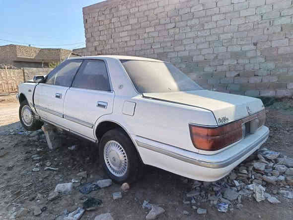 السلام عليكم للبيع هورتوب موديل ١٩٩١ السياره سابقن مكفوله وجديده وصار بيه حادث ابيع عل حادثه السياره شغاله وتمشي بيه مكينه وكير وحداديه جدد تخم تاير جديد كهربائيات شغاله كله حادثه بصيط كلش السياره صفحت السايق والقماره شواصي مابيهن شي رقم صلاح الدين  الإنكليزي بسمي سعرها 26 ورقه وبيه مجال هذا رقمي *********** مكاني بلحله بيع مستعجل شراي يتصل وبيك خير وتدلل
