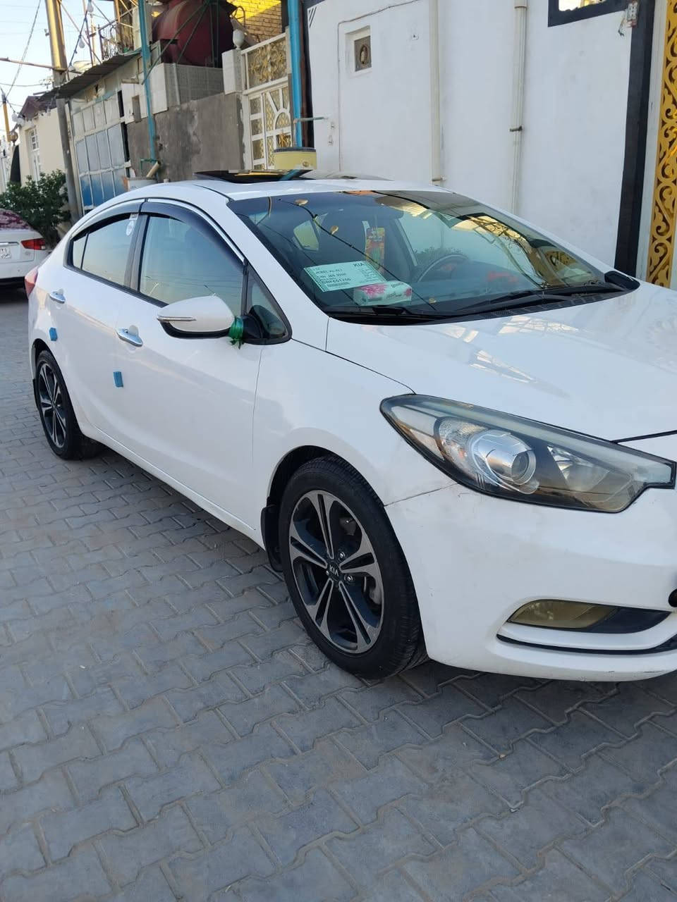 للبيع كيا سيراتو موديل 2013شكل 14 رقم  اربيل سنويه نافذه تريد وكاله او مداور سيارة مكفولة من الضربة والصبغ والتبديل بيها بس كارت بالباب فقط السعر123وبيها مجال بسيط مكان النجف للاستفسار الاتصال بالرقم *********** النجف, العراق
