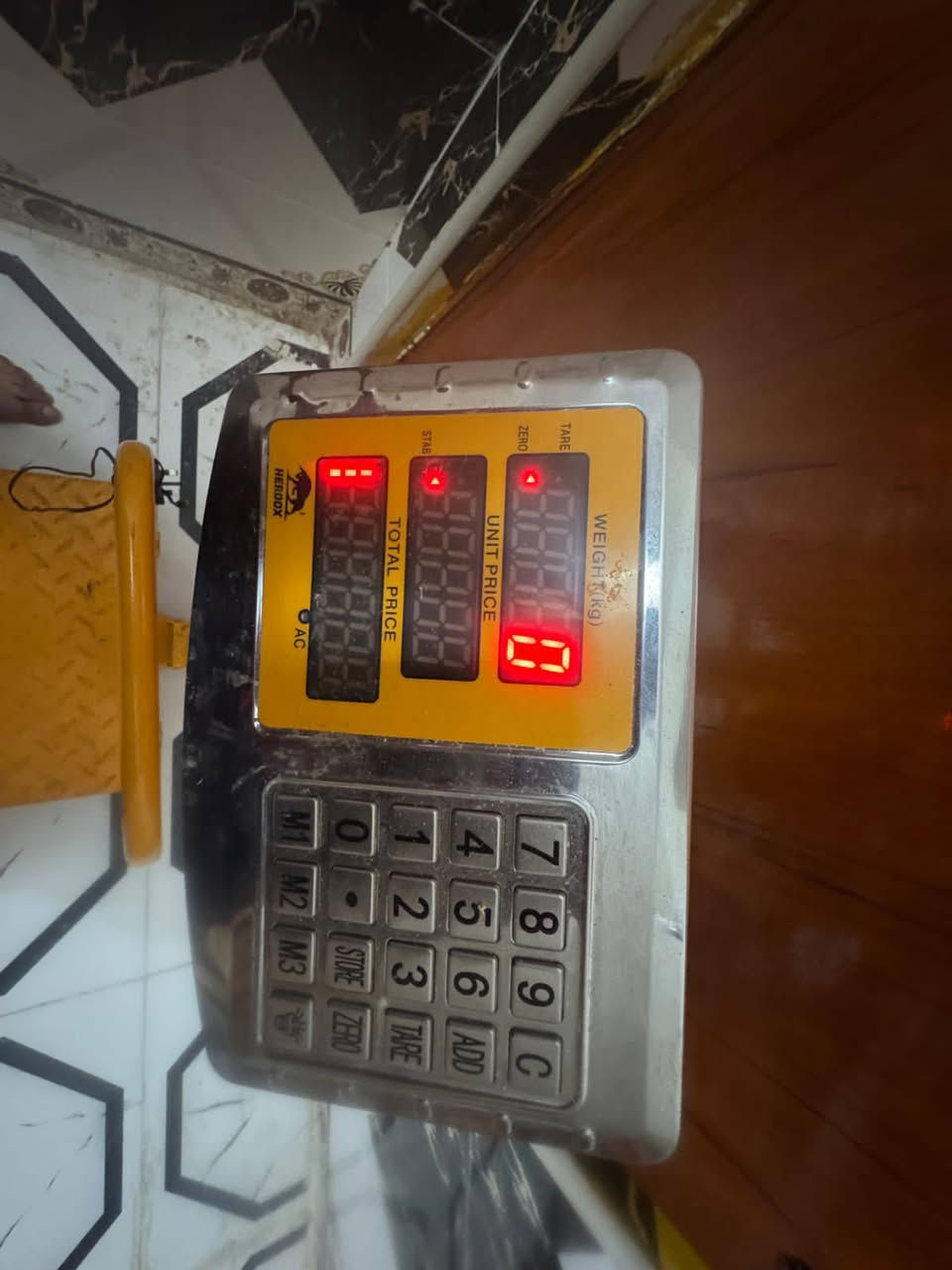 سلام عليكم
للبيع ميزان مال دجاج ما مسخدم فقط 10 أيام السعر 90 وبيه مجال الشراي ينتصل ***********
