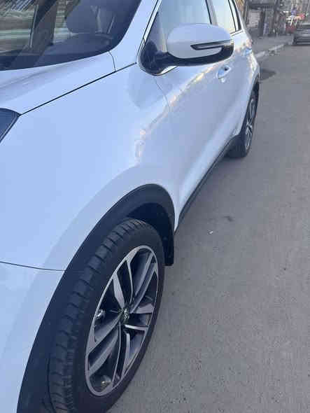 السلام عليكم للبيع كيا سبورتج خليجي 2019 شكل 20الدولية مواصفات معروفه مكفوله كفاله عامه من الضربه ومن الصبغ ومن البارد بيه 7 رصعات مال حالوب كير محرك كفاله عامة محرك 2000 دوش ماشية 59 الف سنويه بسمي مكاني بغداد الاعظمية السعر 195$ وبيه مجال حك الجيه ***********
