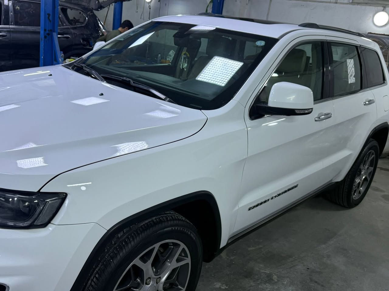 � للبيع – جيب أوفرلاند ليمتد بلس خليجي 4×4 موديل 2019 🔥
🚗 وارد خليجي
📊 ماشي 88 ألف كم
🛡️ كفالة من الدعامية للدعامية
🎨 صبغ وكالة عدا 4 أصابع بوند (1/1)

✨ المواصفات:

 • بانوراما
 • 3 شاشات
 • حساسات فول
 • فول رادارات
 • كشنات جلد تدفئة وتبريد
 • خزن بالكشنات فقط
 • جنطة كهرب
 • دفع رباعي 4×4

📍 الموقع: الموصل
📞 ***********

✅ كاملة مكملة – شغل واطلع
