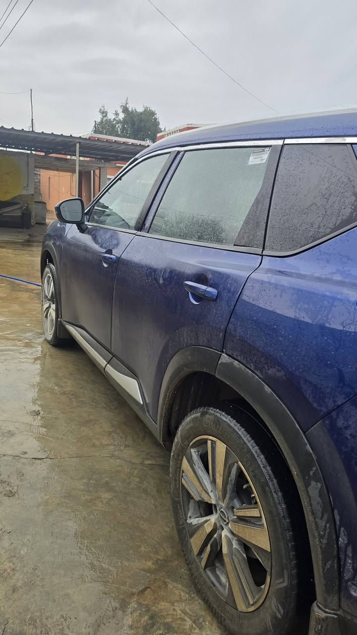 السلام عليكم
نيسان روج 2023 SL (فول مواصفات)

​المواصفات العامة:

• ​الموديل: 2023.

• ​الفئة: SL

• ​المحرك: 3 سلندر تيربو (VC-Turbo) - عزم قوي واقتصادية

​المواصفات الداخلية والتقنية:

• ​الكراسي: جلد أصلي (كهرباء) مع ذاكرة خزن لمقعد السايق وتدفئة مقاعد

• ​الشاشات: شاشة كبيرة تدعم Apple CarPlay و Android Auto 

• ​النظام الصوتي: سماعات Bose أصلية صوت نقي جداً.

• ​الفتحة: بانوراما كبيرة.

• ​التحكم: ستيرن فوليوم مع تدفئة ستيرن، رادار أمامي وخلفي وفي الجوانب 360، ونظام المحافظة على المسار (ProPilot).

• ​التبريد:تبريد قطعتين 

• بصمة تشغيل وبصمة في جميع الابواب سنتر لوك

• ​الصندوق: جك كهرباء (ينفتح ويغلق بالريموت أو القدم).

​حالة البدي والضرر:

• ​الضرر: السيارة بيها حادث  من جهة اليسار.

• ​التصليح: تبديل بابين جهة السايق (يسار) ، مع صبغ القمريّة أثر الحادث + اقل الشبر بالبونيد صبغ (بدون لغد أو شاصي، السيارة مكفولة من الداخل).

• ​ايرباجات: سليمة ماعدا البردة اليسار والكرسي الامامي.

الرقم مؤقت تسجل كل المحافظات حتى الشمالية

ماشية 85 الف كيلو

*********** واتساب

سعر 155$

صور الحادث موجودة
