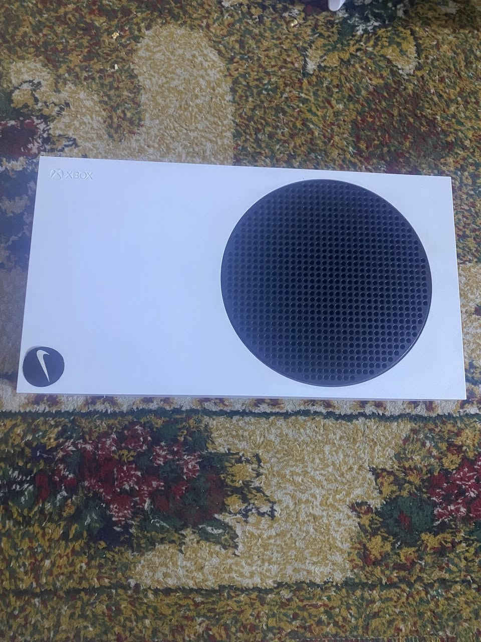 اكس بوكس سيريس اس للبيع مستعمل نضيف كلش ما بيه أي شخط لوك استيكر ما مصلح واليد كذالك معه كامل ملحقاتة السعر 350 ألف وبيه مجال حك الجية +  UBS 850va ماركة POWER MAX مكاني بغداد البلديات حي 9 نيسان للتواصل هاذ رقمي ***********
