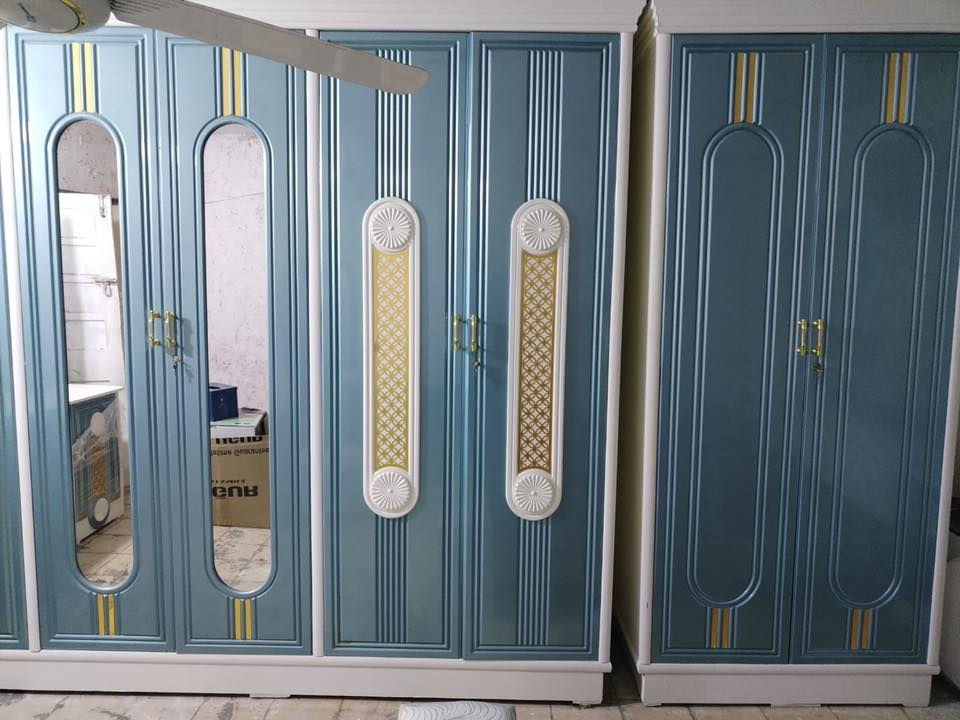 سلام عليكم غرفة للبيع شغل عراقي تصميم تركي كنتور 8بيبان مثل ما موضح غرفة جديدة ما مستعملة ابد مكان بغداد الامين ***********
