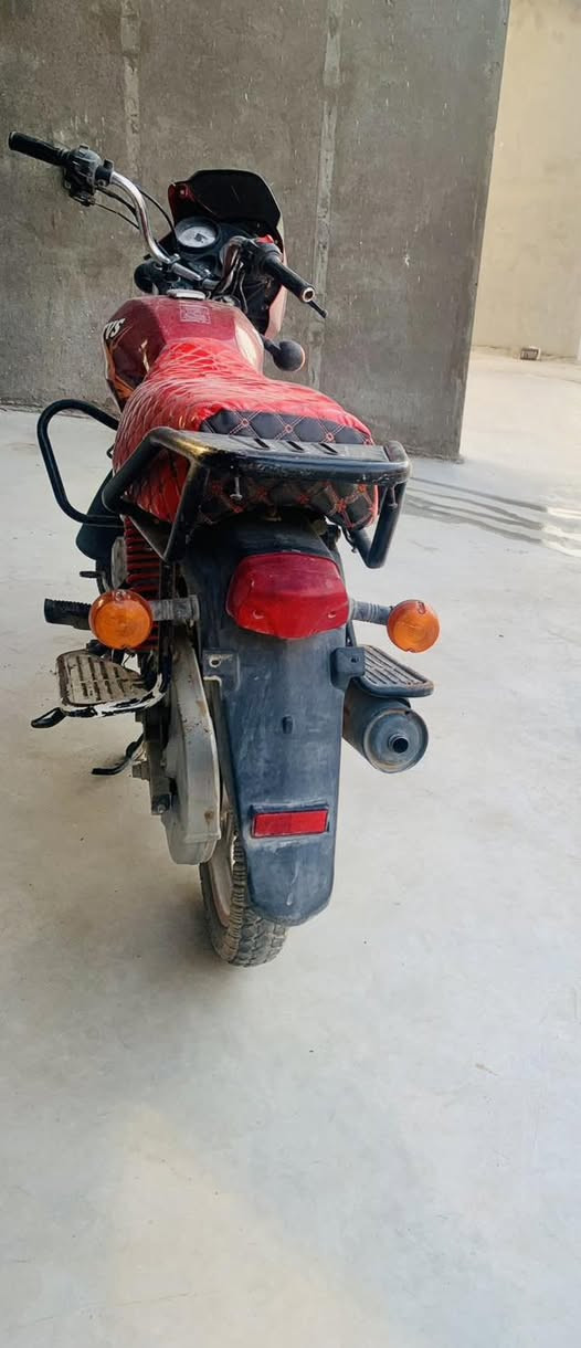 السلام عليكم دراجة نوع TVS  موديل 2020للبيع الراجة نظافتها كدامكم والمرايات موجودة الاصلية مالها للتواصل :***********
