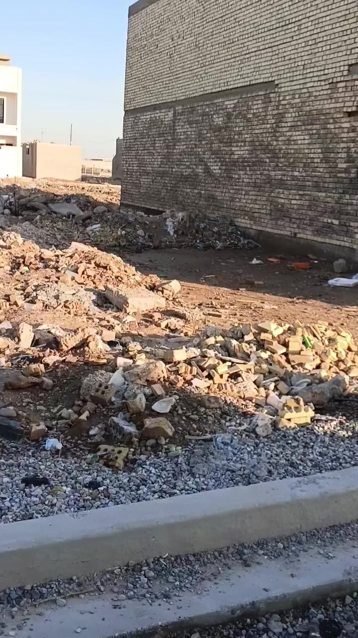 السلام عليكم قطعه ارض للبيع 200 متره برستميه قريبه على شارع 20 كلش الاتصال على الرقم ***********
