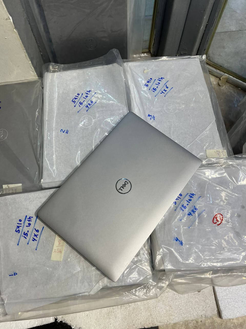 ⚙️ الخيار الأول: الجيل العاشر (10th Gen)
​المعالج: Intel Core i5 (الجيل العاشر فئة U)
​الذاكرة (RAM): 8GB DDR4 (قابل للتطوير حتى 32GB)
​التخزين: 256GB SSD NVMe (سريع جداً وقابل للتطوير)
​كرت الشاشة: Intel Graphics داخلي
​الشاشة: 14.1 إنش بدقة FHD لمشاهدة مريحة وواضحة
​الكيبورد: ليزري ضوئي (عربي / إنجليزي) لمظهر أنيق وسهولة في الاستخدام ليلاً
​النظام: ويندوز 11 برو (مفعل وجاهز للاستخدام مباشرة)
​⚙️ الخيار الثاني: الجيل الحادي عشر (11th Gen)
​المعالج: Intel Core i5 (الجيل 11 فئة U) لأداء أسرع وأقوى
​الذاكرة (RAM): 8GB DDR4 (قابل للتطوير حتى 32GB)
​التخزين: 256GB SSD NVMe (قابل للتطوير)
​كرت الشاشة: Intel Graphics داخلي
​الشاشة: 14.1 إنش FHD
​الكيبورد: ليزري ضوئي (عربي / إنجليزي)
​النظام: ويندوز 11 برو (مفعل وجاهز)
​✨ حالة الجهاز والضمان (اشتري وأنت مطمئن):
​نسبة النظافة: ممتازة جداً تتراوح بين 97% إلى 99% (شبه جديد) ✨.
​الضمان: ضمان حقيقي لمدة أسبوعين مع وصل ضمان مختوم، ويشمل استبدال القطعة بنفس الموديل في حال وجود أي خلل 🛡️.
​🎁 الهدايا المرفقة مع كل لابتوب: شاحن أصلي + ماوس + حقيبة لابتوب.
​📞 للحجز والاستفسار:
​تواصل معنا مباشرة عبر الأرقام التالية (اتصال أو واتساب):
📱 ***********
📱 ***********
​📍 بكسل للحاسبات - خيارك الأول للجودة والضمان.
#Dell #Dell_Latitude #لابتوب_ديل #جيل_عاشر #جيل_حادي_عشر #لابتوب_دراسة #لابتوب_عمل
​#لابتوبات #لابتوب #حاسبات #اجهزة_مستعملة #لابتوب_نظيف #عروض_لابتوب #تقنية

