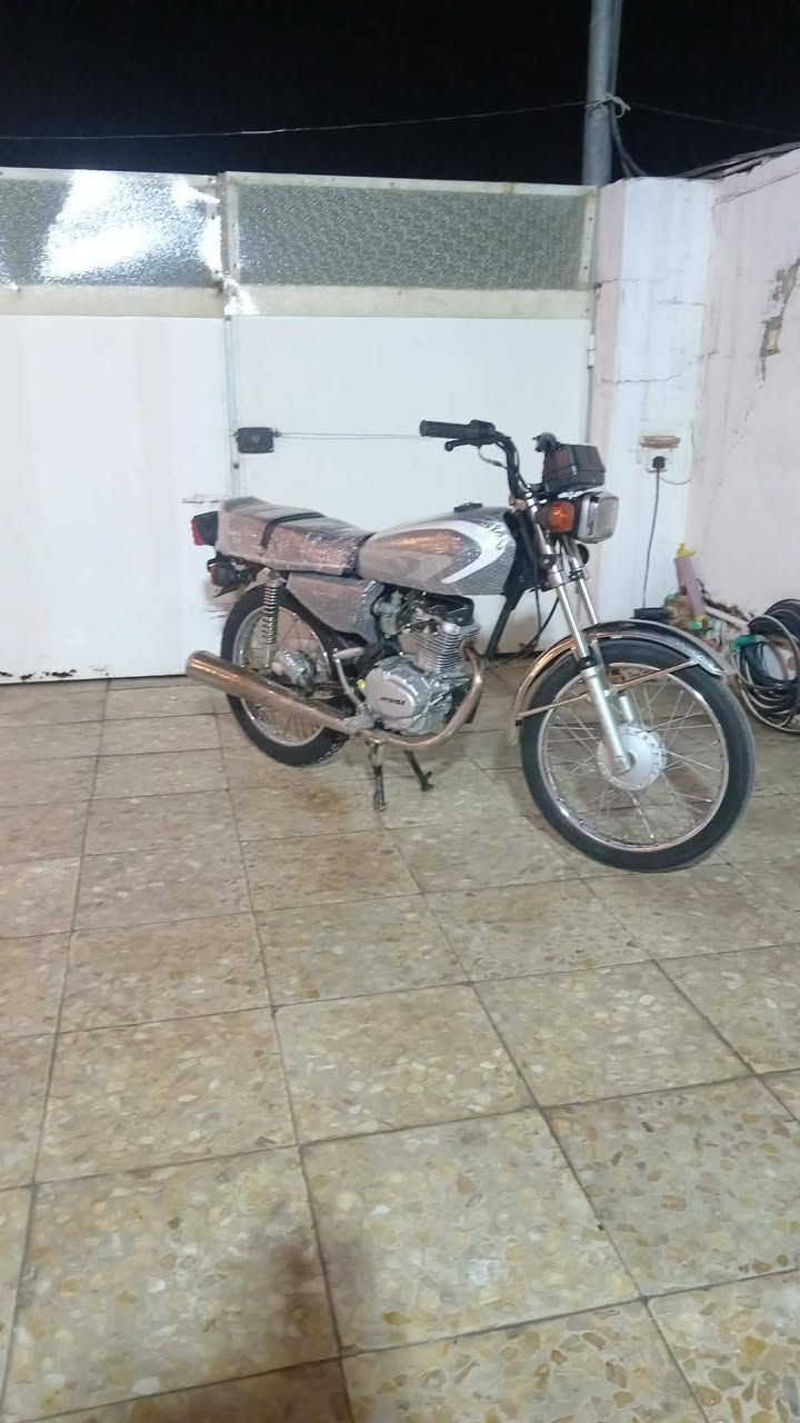 دراجه بدون بدون  للبيع كهربائيات كلها شغاله مكينه انتنس مكفوله فقط مبدل ولفات اصليه ***********9
