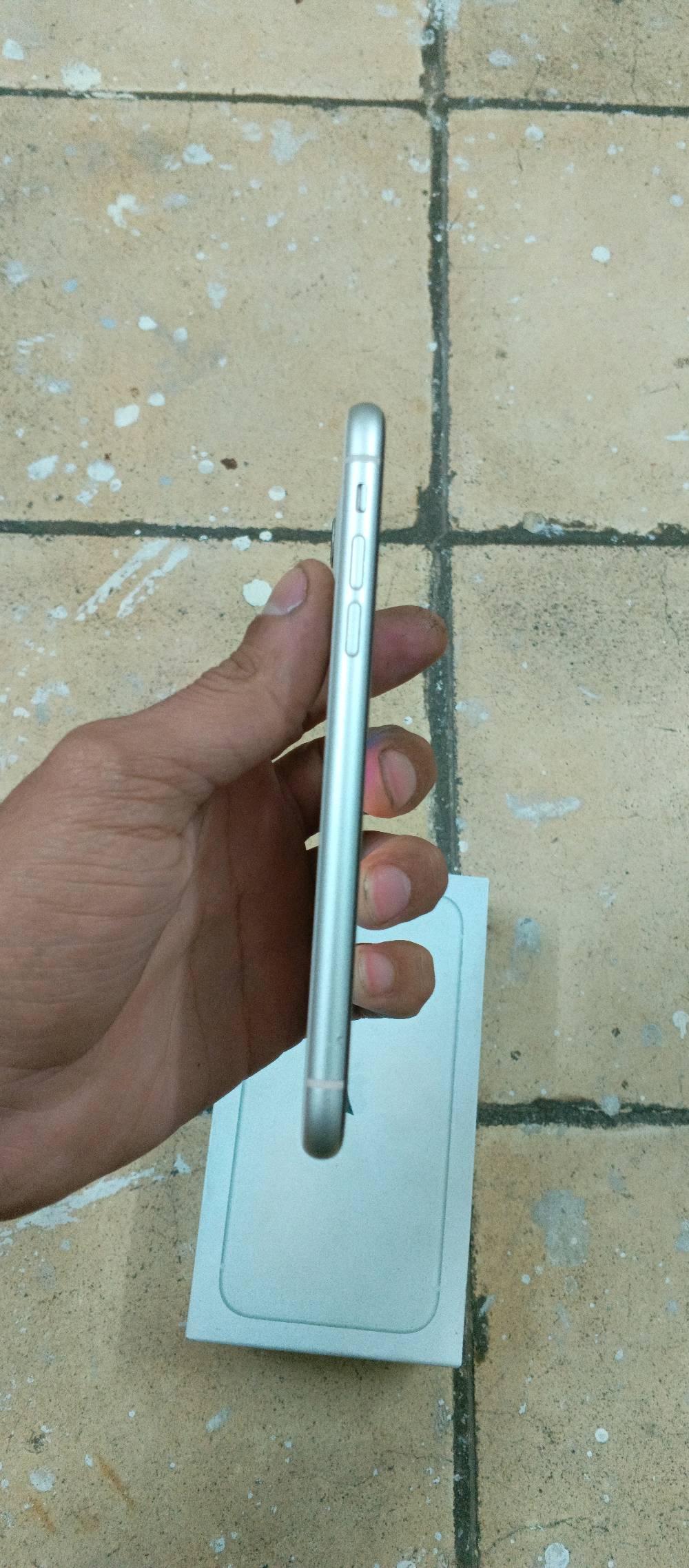 سلام عليكم 
ايفون 11 بلادي مداخل تصليح
ذاكرة 128
بطاريته 82
ملحقاته كيبل وراس شاحنه وباكيته
270 الف
العنوان بغداد شارع الكفاح 
توصيل ماعندي