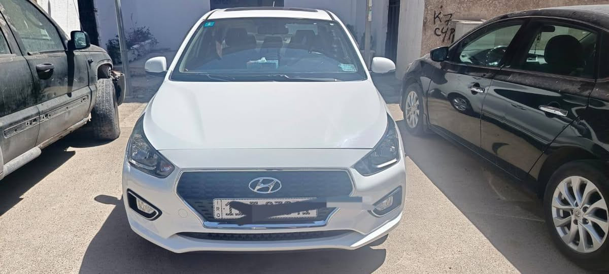 ⭕السلام عليكم
للبيع 
هونداي رينا خليجي 
موديل 2020
محرك 1400
السيارة وارد خليجي رقم بغداد الدولي 
مكفوله من الحار والبارد والصبغ 
گير ومحرك مكفولات 
سيارة عملية واقتصادية 
السيارة فول مواصفات 
شاشة
فتحة سقف
اشارات بالمري 
تحكم ستيرن
تبريد ثلج
السيارة ماشيه ٥٥ 
بصمتين بيها 
السيارة تحويل مباشر 
السعر 108$

***********
