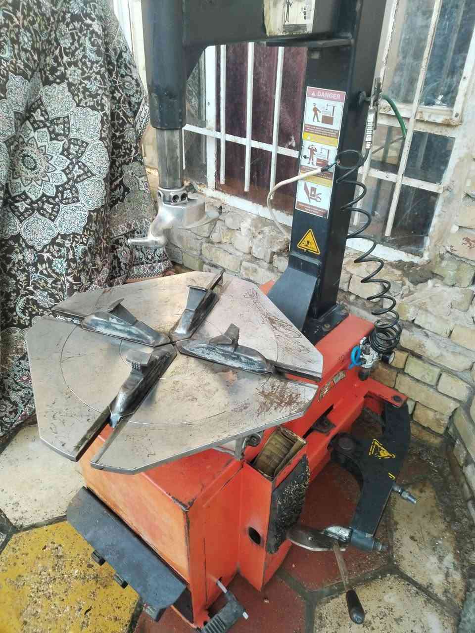 كمبريسر 500 التر ثري فيز وخالعه حجم 24 وجك ودرين للبيع الناصرية قضاء الشطره ***********
