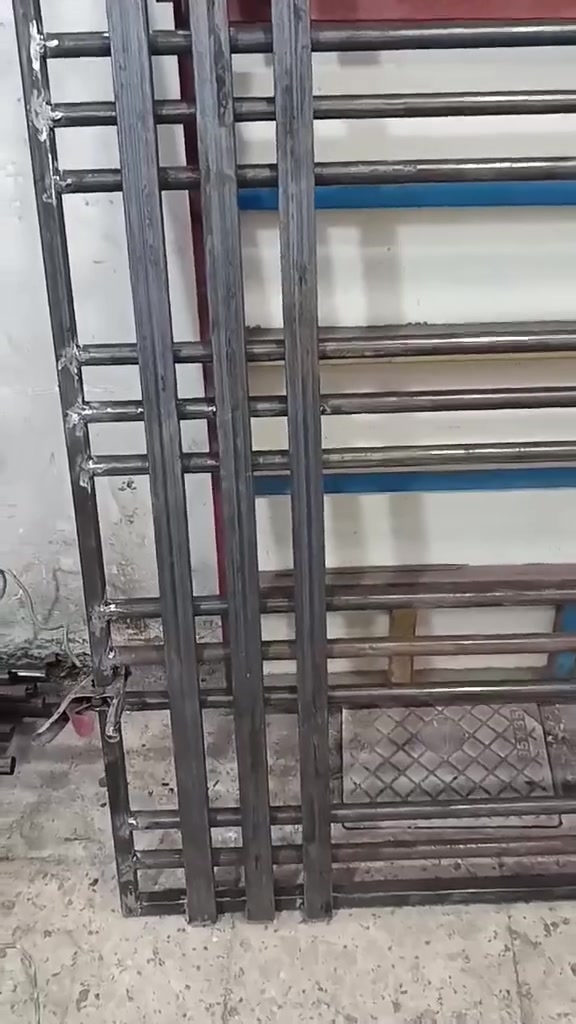 حداد متنقل عمل كافة اعمال الحداده وحسب الطلب وحديد شرط تركي ***********
