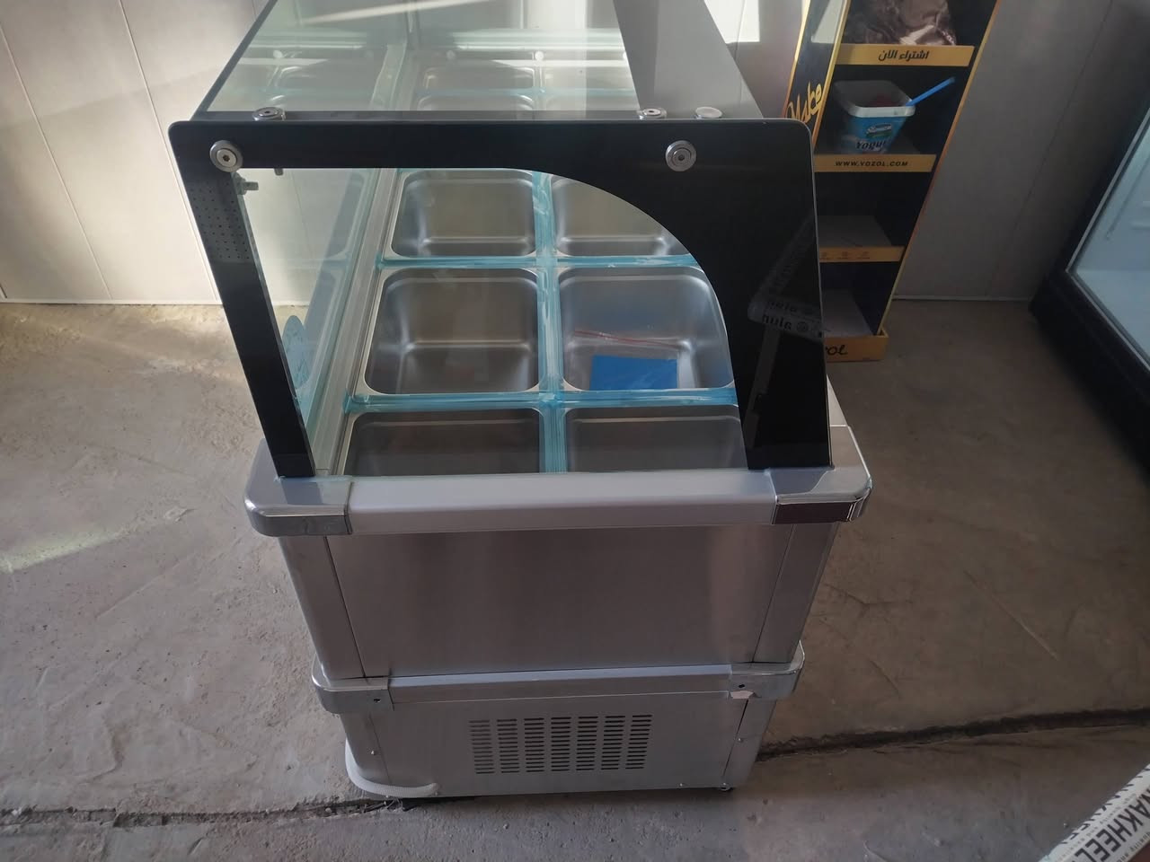 عارضة مقبلات جديدة بعدها ممفتوحه للبيع مكاني بغداد ألوزيرية
***********
