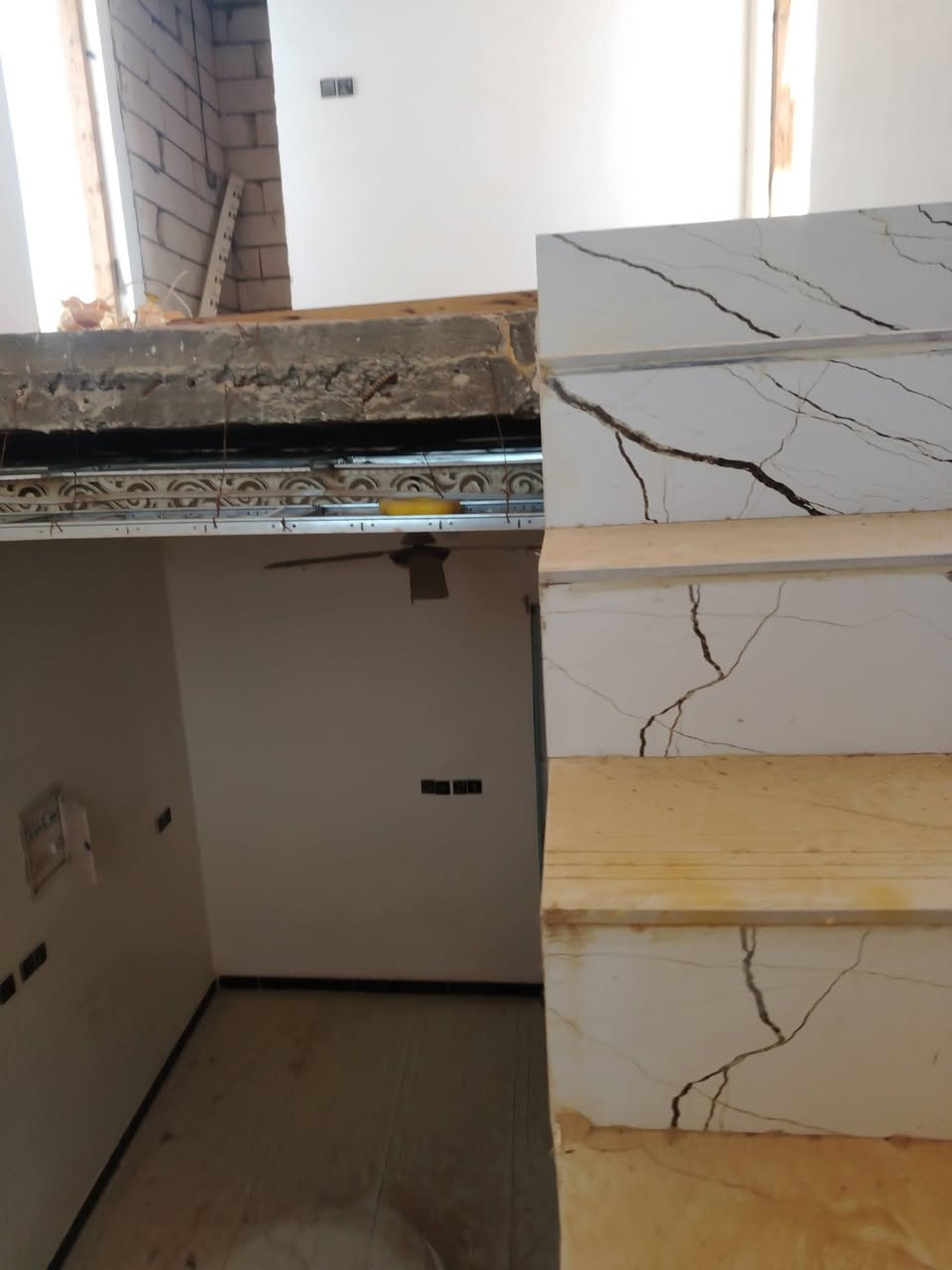 دار للبيع زراعي شموع ركن مساحه 140 متر طابوك كونكريت بناء حديث يحتوي علئ
غرفتين صاله استقبال مطبخ صحيات داخلي خارجي كافت الخدمات ماء كهرباء مجاري شاع 10 متر البيت سكن كبل فارغ خامس بيت عن الطابو  السعر 72 اوبيه مجال بسيط إستفسار *********** اكرم الاسدي للعقار
