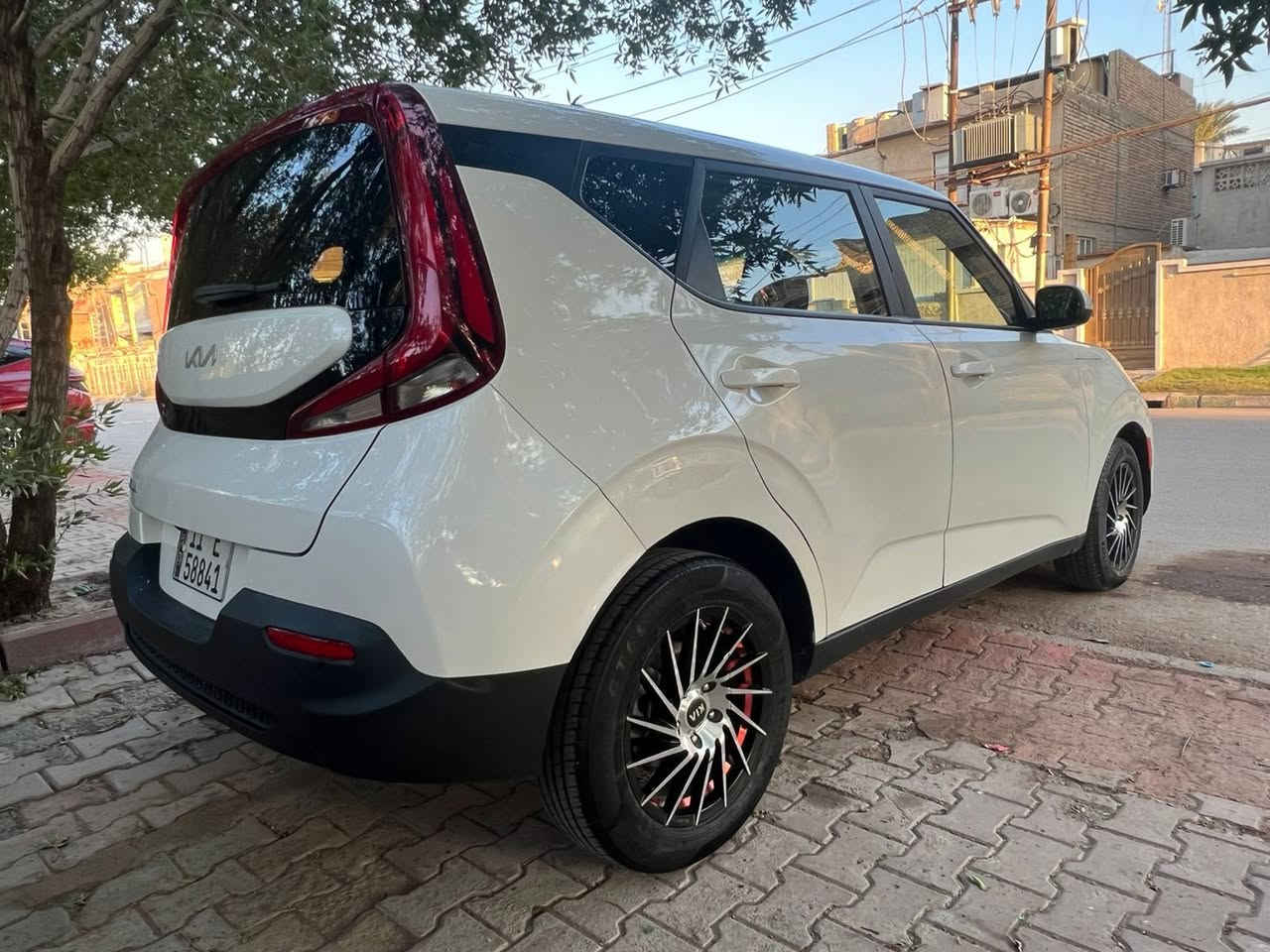 السلام عليكم كيا صول 2022 
رقم بغداد الجديد 

السعر 144 مجال بسيط 

سياره جديده بمعنى الكلمه صبغ جاملغ بدون دواخل بدون تبديل محرك وكير شركه بلاد سياره أخت الزيرو 
محرك 2000دوش 
رادار جانبي

توقف ذاتي 

قياده ذاتيه 

مانع تصادم 

شاشه كار بلي 

شاشه اعطال بلدشبول 
مانع انزلاق 
تحكم سترن جهتني 
منظومه زنون 

مكان سياره بغداد  لاستفسار 

***********
