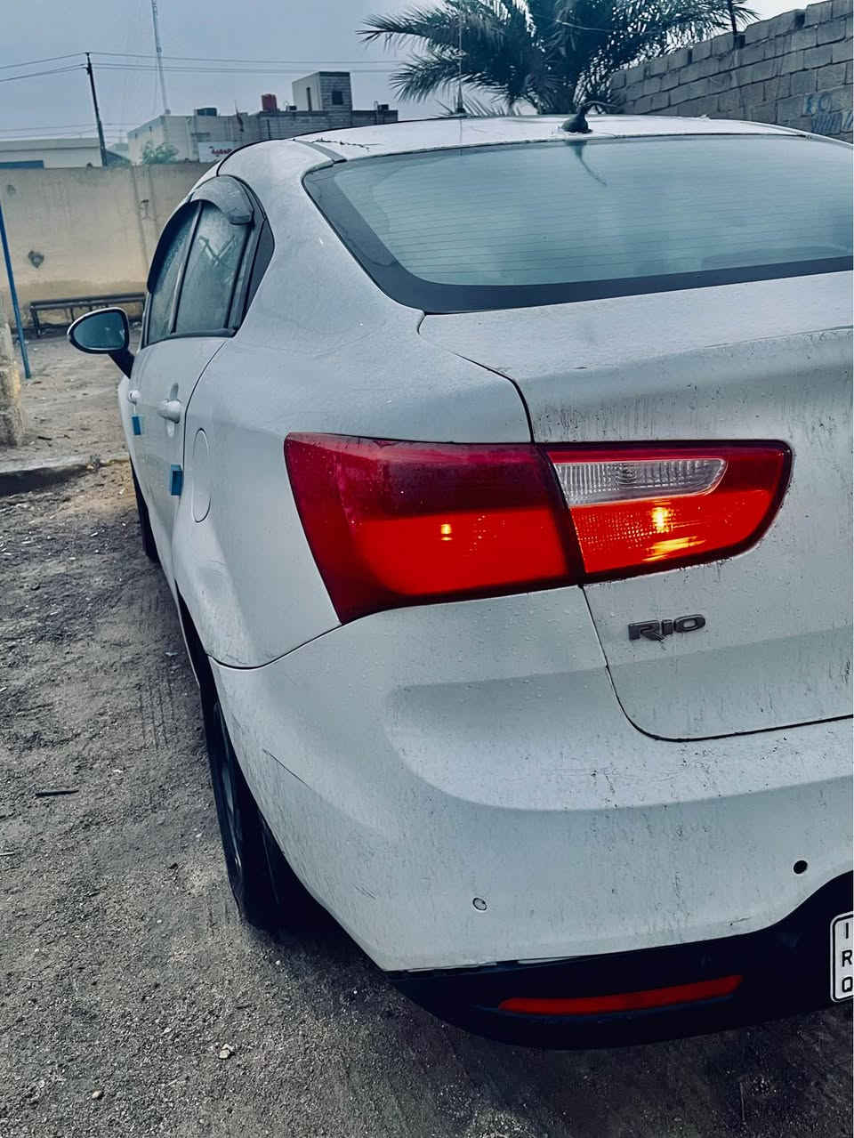 السلام عليكم خوان كيا ريو2014للبيع رقم بصره الجديد سنويه للـ29ماخذها من راعيها السياره بيها كازكيت +خزان راديتر طاك 
السياره تخم تاير كهربائياتها كلها شغاله تبريد التدفئه ملغيه السياره رايدها بـ70ابيع كوم حديد فقط رسميات العنوان البصره الجزيره شارع الصقر الهاتف(***********) للمعلومه السياره تشتغل وتمشي مابيها اي شي بس صار بيها ضغط وطك الخزان يعني ماخابطه بصوره عامه بس انا ابيع كازكيت البصرة, العراق
