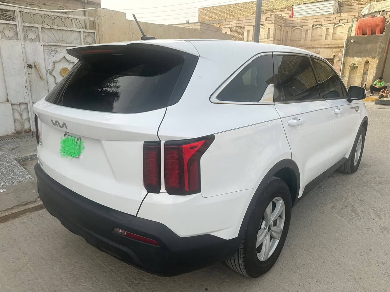 السلام وعليكم
🛑سورنتو 2023 وارد امريكي🛑
المكينه: 2500,  4 سلندر بدون توربو
المواصفات:💛
7 راكب
 2قطع تبريد 
تحديد مسار
قيادة ذاتية
كروز سرعة 
تثبيت سرعة المنحدرات
داخل اسود
رادار امامي 
لد امامي
لايت زنون 
تحكم ستيرين
شاشة كبيرة مع نظام Carplay
 كامره خلفيه دواره 
حساس امامي وخلفي 
اربع انظمة قيادة
اشاير بالمراية 
السيارة حرة بأسمي
🛑ماشيه: 20 الف  ميل 🛑
📍عنوان السياره📍 ذي قار /الناصرية
رقمي /📞 ***********
             السعر / (260$ وبيها مجال )))
سياره كامله ومابيها اي نقص'تقرير غرق
