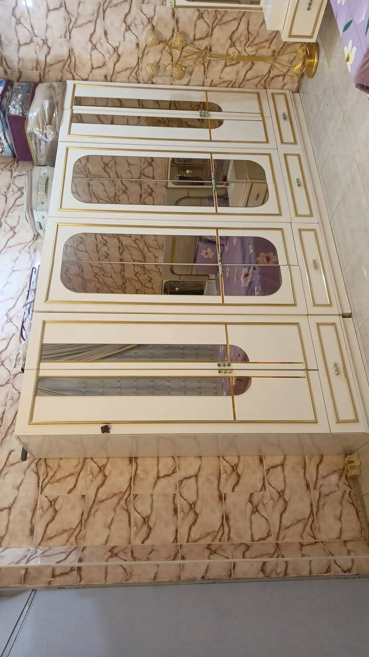 السلام عليكوم غرفه تركيه اصليه ٩قطع للبيع السعر 750 قفل مكان لغرفه جغيفي ثانيه ممتواجد بس ع رقم ***********
