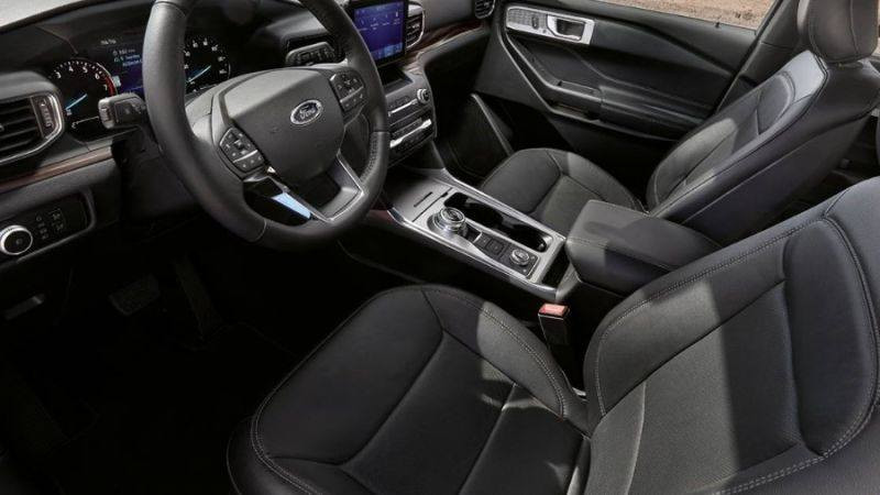 يتوفر لدي لجماعة البوليسي وغيرها
 الكونسول الوسطي (Center Console) الخاصة بسيارة فورد اكسبلورر من 2020 لل 2024، متوفر كامل التفاصيل التقنية مثل ناقل الحركة الدوار وأزرار التحكم، ووضعها في بيئات احترافية.وشاحن الهاتف ال usb ومنافذ الاندرويد .وفيش وكبلات كاملة وبورد التحكم بالتبريد الخلفي.والذي يستخدم للسيارات الاكسبلورر البوليسي التي لايوجد بها
نظافة ١٠٠ بال ١٠٠ مع كامل ملحقاته وبسعر مغري
*********** واتس او اتصال
معرض بلاتينيوم لتجارة السيارات المختص بسيارات الفورد
