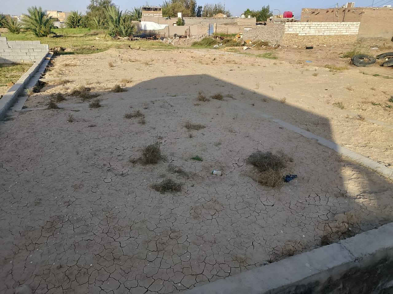 بتلو زراعي للبيع طابوك جديد ومدفون وكامل مساحته 200متر
قريب ع الصيطره مال السهلان منطقة حلو متوفر بيه كافة الخدمات 
يصير بضهر البانزين خانه الجديده اي استفسار  على رقم ***********
