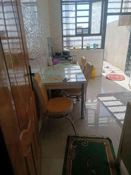 بيت اللبيع غرفتين غرفه فوك وغرفه جوا 150 متر المضيف 7م+4 المطبخ 3+3م الغرف 5+4م ثنيناتهن كامل مكمل بس تحط غراضك وتكعد السطح بس كير البيت كله ملطوط خارج وداخل لسطح #تصال***********
