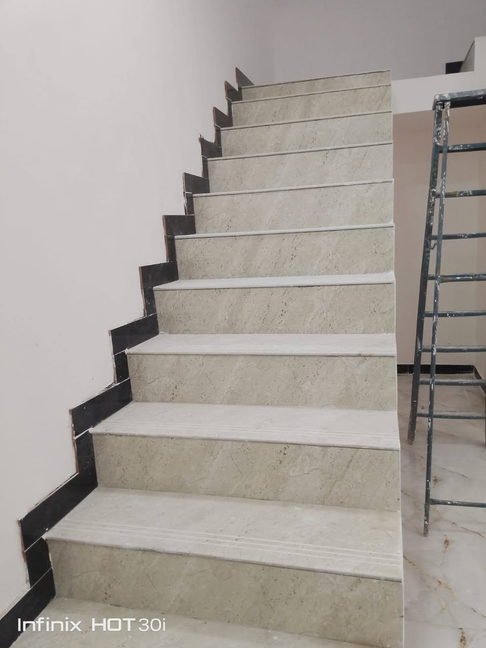 🏠 بيت خلفيه  حديث للبيع في حي الكرامة (موقع مميز على شارع سايدين) 🏠
​تبحث عن بيت العمر بمواصفات ممتازة وسعر مناسب؟ لاتفوت هذه الفرصة!
​المنطقة: حي الكرامة - توزيع المالكي.
​نوع العقار: بيت خلفية.
​المساحة: 100 متر مربع.
​نوع الطابو: طابو صِرف (سند جاهز للتحويل).
​حالة البناء: بناء حديث، جاهز للسكن الفوري ولا يحتاج لأي مصاريف إضافية.
​الخدمات: المنطقة مخدومة بالكامل (ماء، كهرباء، وتبليط).
​📞 للاستفسار والتواصل: واتس اب 
​✉️ أو الاتصال مباشرة على الأرقام التالية
📱 [‎***********⁩] ابو عباس 
📱 [***********]  ابو روان
