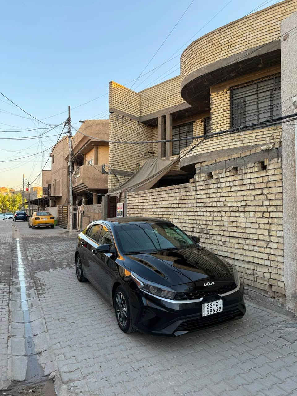 سلام عليكم  
كيا فورتي 2024 وارد امريكي 
تريد تحويل تريد وكاله 
هزه تنتهي بشهر11 
ضرر واضح 
باب مبدل وجاملغ صبغ 

مواصفات : 
محرك 2000 Doch دوش
رادارات جانبيه تحديد النقطه العمياء 
رادار خلفي تنبيه عند الرجوع!!️
رادار امامي 
تحديد مسار/ سياقه ذاتيه 
اوتو بريك /توقف ذاتي عند الاقتراب 
اشاره بل مرايه 
كامره دوراه 
شاشه كبيره تدعم Android Auto/car play
خرائط Gps 
فول تحكمات ستيرن 
3 انظمة قياده Sport/Normal/Smart
كروز مثبت سرعه 
ويل كب كروم 
حساس اطارات 
شاشة ظبط واعطال بل دشبول 
منافذ Usp/ Aux/ 12V
4 دسك/ مانع انزلاق/Abs
السياره جديده وجاهزه بدون اي نقص للبيع رايدها (153) العنوان بغداد/الكاظميه /شارع اكد  *********** بغداد, العراق

