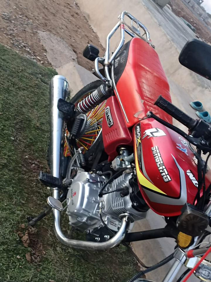 السلام عليكم موطور للبيع جديد محرك. ما مفتوح.    محرك ١٢٥. جديد وحلو. احلا من صوره سعر خاص او الاتصال ***********
