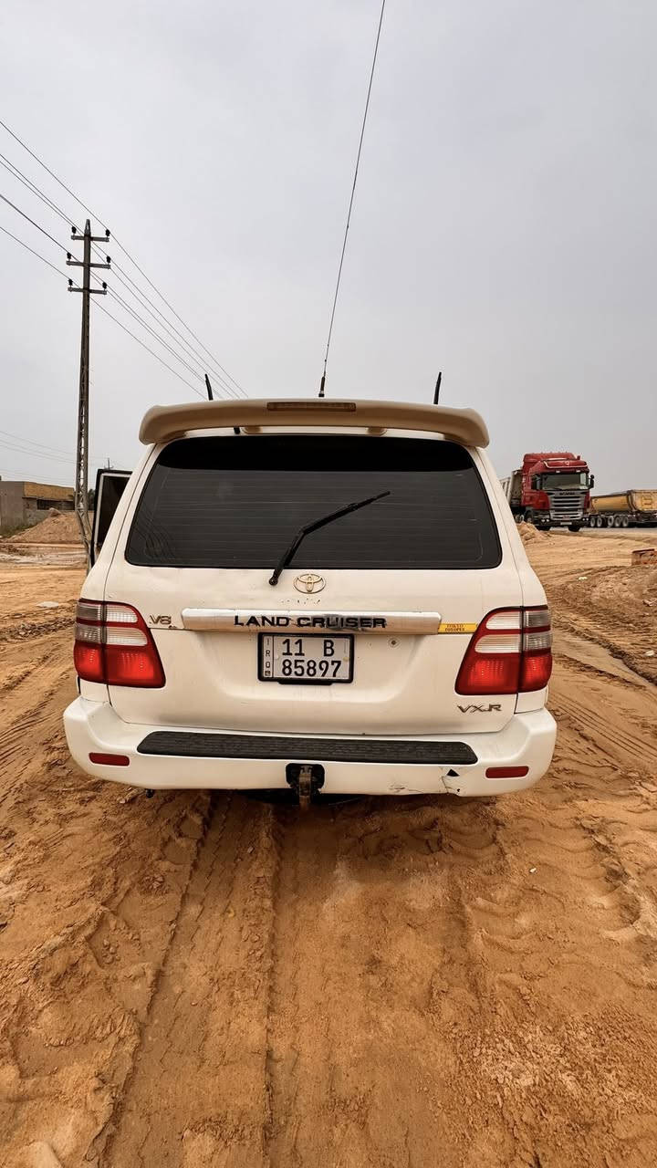 لاندكروز مونيكه للبيع  مديل 1998محدثه 2007 مكينه 8 كير عادي السياره بسمي رقم انكليزي الجديد  تبريد تدفئه كله شغاله تخم تاير سعر 120 اوبيه مجال حك الجيه المكان بصره ابو الخصيب رقم الهاتف ***********
