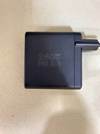 شاحن ٢٤٠واط • شحنة ثگيلة • وزنه ٢٥٠غ