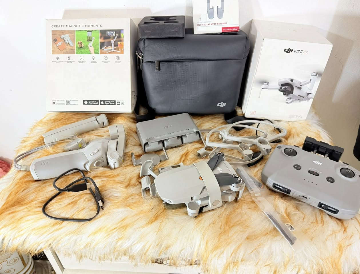 السلام عليكم
درون mini4k غنية عن التعريف نظافة٩٩٪؜مع جميع الملحقات كومبو تصوير 4k حقيقي تصوير ذاتي Orbit Mode
3بطاريات
6مراوح(ريش) Propellers 2اضافي
قاعدة شحن Charging Hub
ستاندات Drone Stand
واقي مراوح Propeller Guard
مطبقة(مكسرة) Propeller Holder
جنطة اصلية Drone Ba
عنواني بغداد بيع أو مراوس 
***********واتساب
