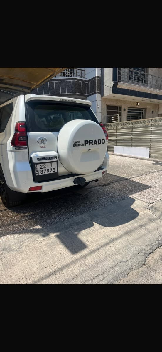 السلام عليكم سياره برادو للبيع مكفوله فول الون ابيض بأسمي ثاني يوم التحويل ماشيه 17000 الف موديل 2023 TTX لل تصال ***********
