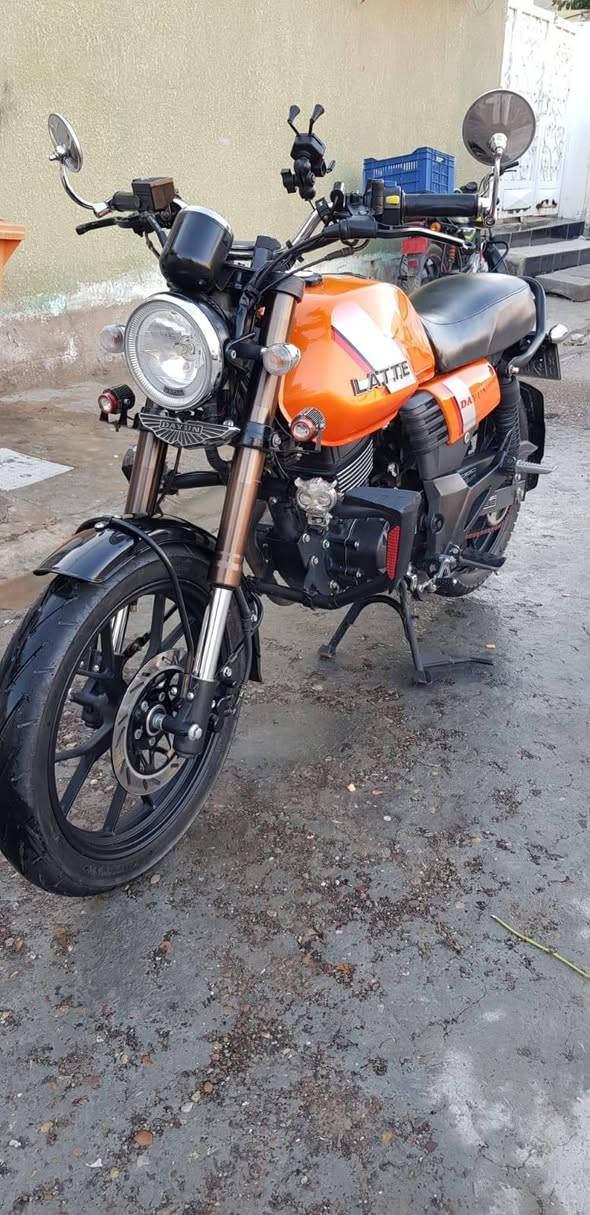 السلام عليكم ورحمة الله
من رخصة الادمن الحبيب 

دايوان لاتي مرقم ديالى باسمي لوحات انكليزي تحويل ثاني يوم موديل 22 محدثة 23 

دراجة متعوب عليها دراجة نضيفة بمعنى الكلمة متذب ربع دينار عليها نضافة الدراجة مفولة مثل متشوف بلصور تجي تشوفها بلواقع نفس النضافة ماشية 20 الف قابل للزيادة 

عنواني ديالى بعقوبة

السعر اتصل بية واني بخدمتك ***********

واسف على الاطالة 🤍
